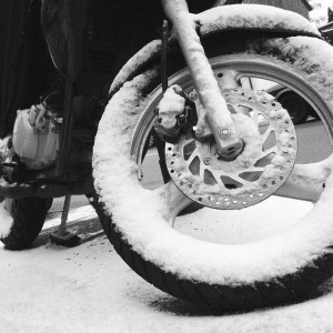 Motorrad im Schnee